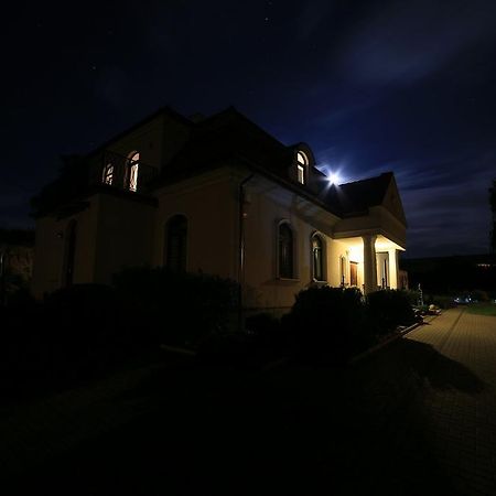Bed and Breakfast Prestige Вежховисько Екстер'єр фото